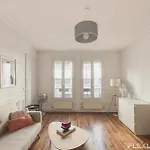 Charming Room In Shared 2-Bedroom Apartment In Paris 5
